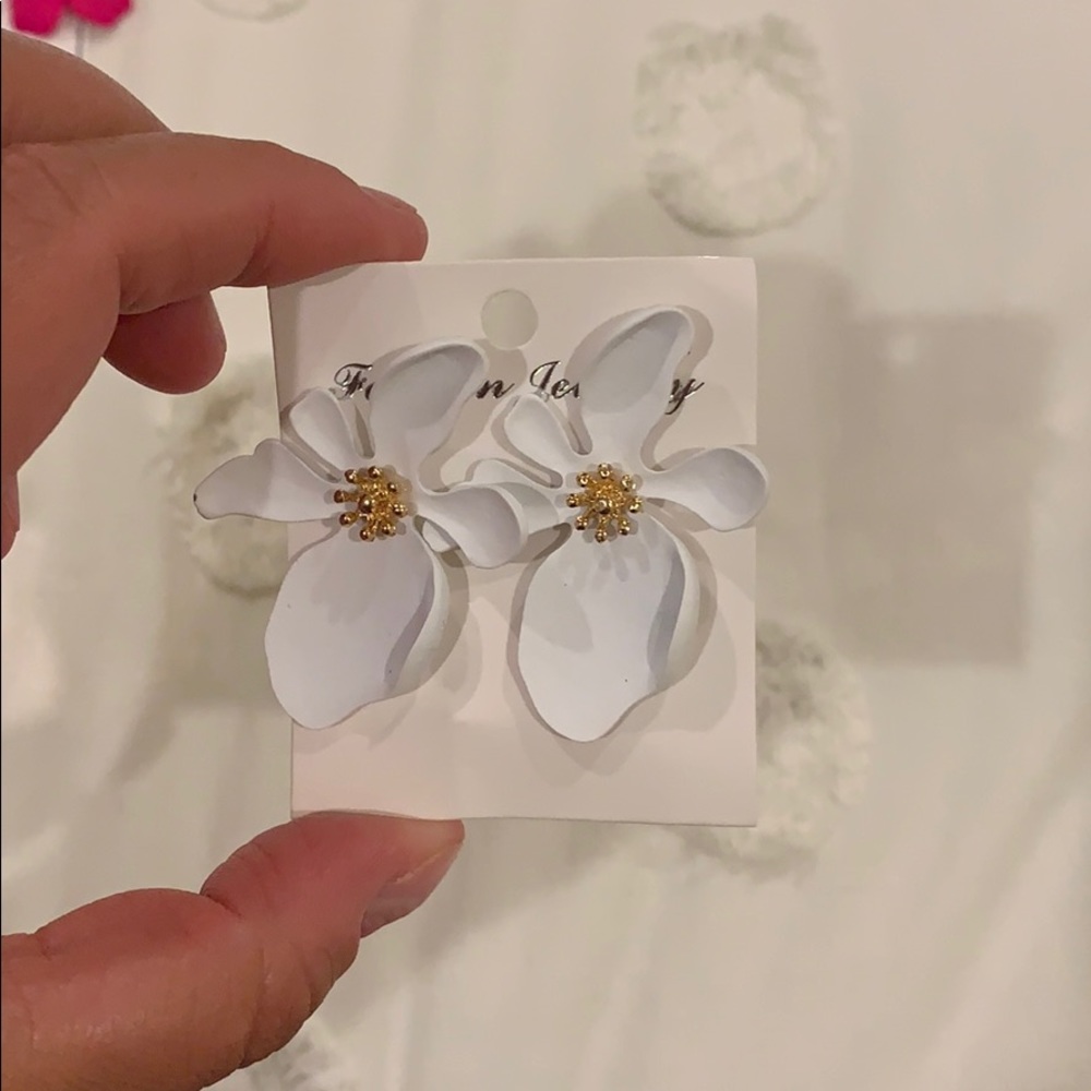 Cute flower earrings